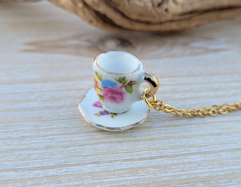 Collar de taza de té. Regalos para ella, regalo para mamá, regalo de aniversario. Cumpleaños. Alicia en el país de las Maravillas. imagen 8