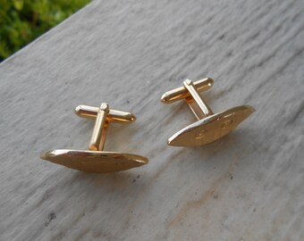 ヴィンテージの刻印入りカフスボタン。ギフト、記念日、誕生日、新郎