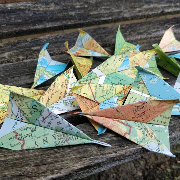 Paper Airplane CONFETTI, Vintage Maps. Escort Card. Wedding Decoration, Party, Birthday, Travel Wedding. Paper Airplanes.