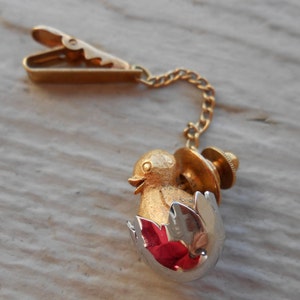 Vintage Baby Chick Pin.  Easter, Dad, Mom, Mother&#39;s Day, Valentine, Kids Gift. Chicken, Egg