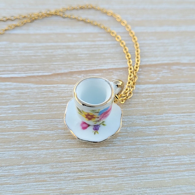 Collar de taza de té. Regalos para ella, regalo para mamá, regalo de aniversario. Cumpleaños. Alicia en el país de las Maravillas. imagen 5