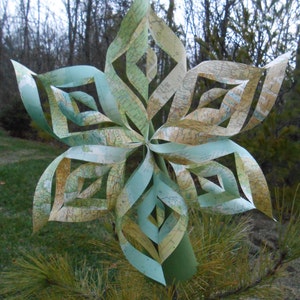 Adorno para árbol de Navidad con diseño de mapa antiguo. Estrella retorcida, decoración rústica, decoración festiva. Decoración festiva única.