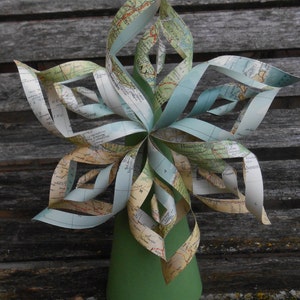 Adorno para árbol de Navidad con diseño de mapa antiguo. Estrella retorcida, decoración rústica, decoración festiva. Decoración festiva única.