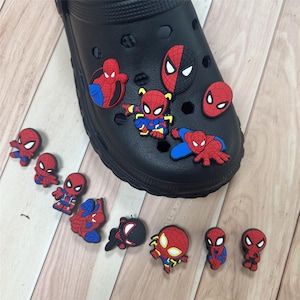 Spider-Man Inspiriert Croc Charms Set | Superheld Schuhanhänger | Web Hero Clog Zubehör | Rot-Blau-Hero in Croc-Dekoration