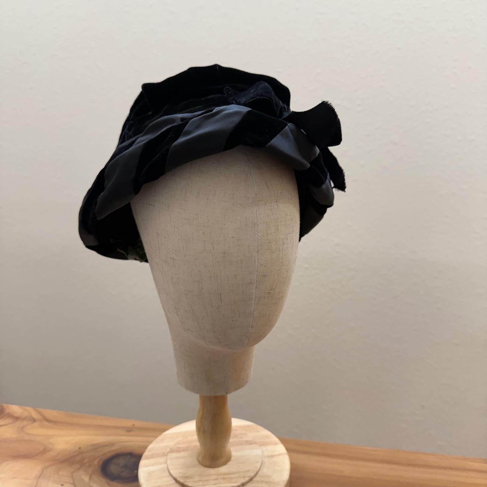 Joseph Magnin Black Velvet Tam Beret Hat Satin Bow Vintage Womens Velvet Beret Hats for Women for sale | eBay main image 3