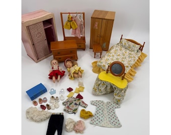 Vintage Storybook Muffie Nancy Ann Ginny Lot 2 Dolls Wood Furniture Accessories