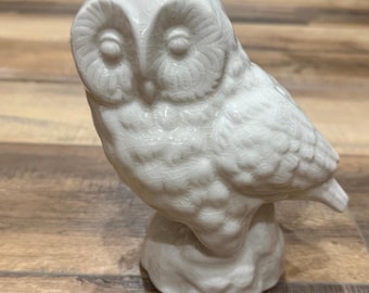 Vintage Mid-Century to 80s Ceramic Cream White 8" Tall Crackle Owl Statue Figure