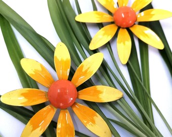 Vintage enamel daisy brooch, yellow flower pins from 1960, mod hippie, boho summer jewelry, flower power, retro orange brooch collection lot