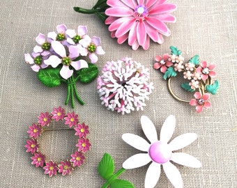 Retro vintage pink enamel flower brooches, Spring floral pins,  lilac violet spray,  mod 60s pins, vintage boutonnieres,  flower wreath pin