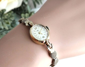 Vintage Solar 14K Gold Cocktail Watch: Swiss Made, 1950s Speidel Band, working