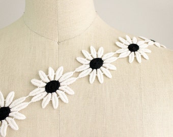 Haley Black And White Cotton Daisy Flower Embroidered Lace Trim / String Of Daisies / Headbands / Flower Child / Appliqués / Vintage Decor