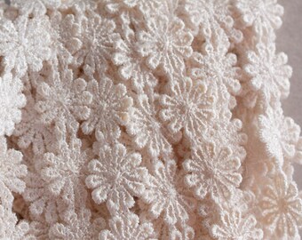 Two Yards Celine Antique Cream Mini Daisy Floral Venise Lace Trim / Bridal Hair Styles Millinery Invitations Cards Scrapbook Vintage Style