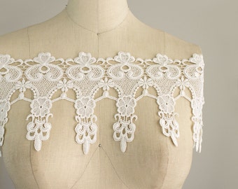 Princess Natalia Large White Fringe Lace Trim / Fleur De Lis / Wedding Dress Bridal Vintage Style French Costume Renaissance