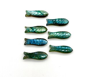 Labradorita natural en forma de pez, llamativa labradorita tallada a mano, ideal para joyería, 8 x 25 mm, peces marinos.