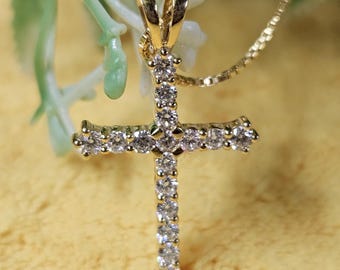 Colgante de cruz redonda de moissanita de 1 quilate, oro amarillo de 10 quilates, cadena de 45,7 cm (18 pulgadas).