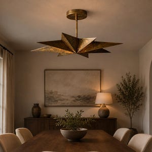 Luminária de teto moderna de meados do século XX em latão com design de estrela, 6 lâmpadas, luminária de embutir geométrica.