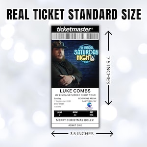 Pu&ograve; includere: Un biglietto per il concerto "My Kinda Saturday Night Tour" di Luke Combs. Il biglietto &egrave; alto 19 cm e largo 9 cm. Include data, ora e luogo: EchoWave Arena a Las Vegas, NV. &Egrave; visibile anche il testo "Merry Christmas Holly!"