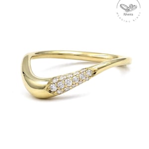 Böjd smältring med pavédiamantlapp | Nästande ring i organiskt guld | Vågig vigselring | Minimalistisk stapelbar moissanitring