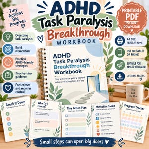 Può includere: Un quaderno di esercizi a spirale ADHD Task Paralysis Breakthrough Workbook con una copertina che mostra un'illustrazione di una porta e del testo. Include pagine stampabili per la scomposizione dei compiti, piani d'azione e tracker in toni pastello.