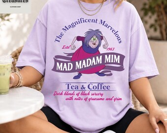 Camiseta de Mad Madam Mim Tea & Coffee, Camiseta de Sword In the Stone, Camiseta de Disneyland Magic Kingdom, Conjunto divertido de Disney, Viaje familiar a Disney