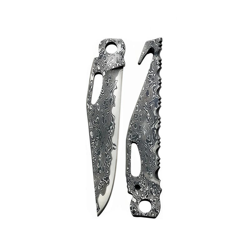 K&ouml;nnte beinhalten: Zwei Messer aus Damaststahl mit einem einzigartigen Muster. Ein Messer hat eine gebogene Klinge und ein Loch im Griff. Das andere Messer hat eine s&auml;geartige Kante und einen Haken. Beide Messer haben ein silbernes und schwarzes Wirbeldesign.