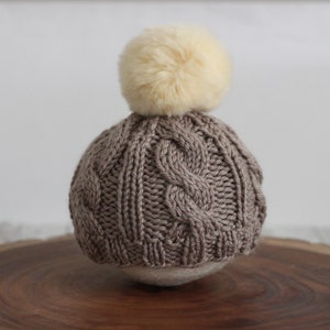 Pom newborn hat,Cabled newborn hat,Newborn photo prop,RTS photo prop,Newborn prop,Cabled newborn prop,Knit photo props,pom pom hat