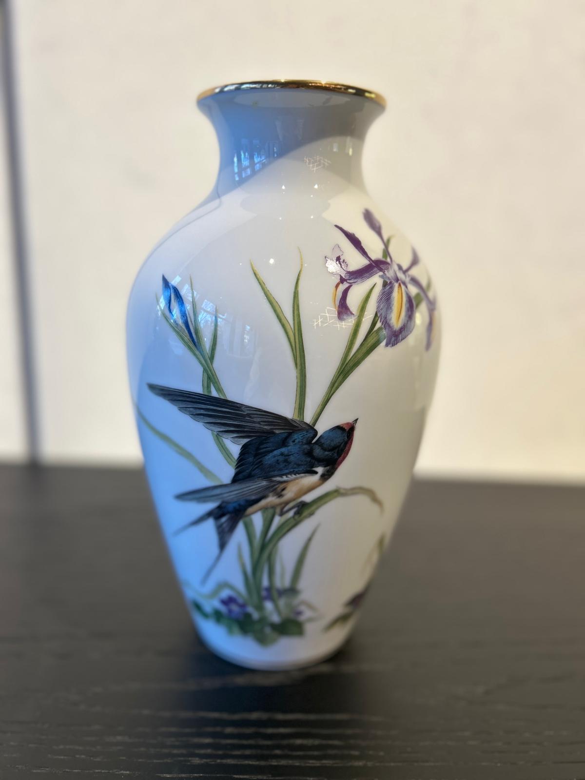 The Meadowland Bird Vase – Franklin Porcelain - Etsy UK