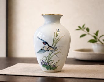 The Meadowland Bird Vase – Franklin Porcelain