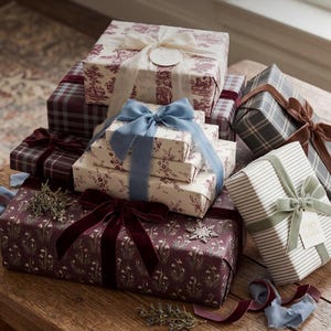 Ausgewähltes stimmungsvolles Weihnachtsgeschenkset: Geschenkpapier-Set, burgunderrotes Karomuster, botanisches Toile-de-Jouy-Muster, neutrales Geschenkpapier, elegantes Weihnachtsgeschenkpapier, Wintergeschenke