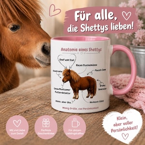 Op de afbeelding: Witte keramische mok met een roze handvat en rand, met een pony-illustratie en Duitse tekst. De mok heeft de tekst "Anatomie van een Shetland Pony" en "Voor iedereen die van Shettys houdt!" Er is ook een hartvormige afbeelding aanwezig.
