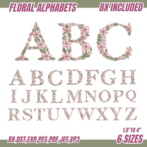Può includere: Un design di alfabeto ricamato con lettere formate da fiori rosa e foglie verdi. Il testo recita FLORAL ALPHABETS, BX INCLUDED, 3,8 cm a 10,2 cm, 6 TAGLIE, e BX, DST, EXP, PES, PDF, JEF, VP3. Sono visualizzate le lettere dalla A alla Z.