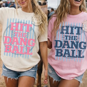 Hit The Dang Ball SoftBall fält Mama Style PNG, Softboll Clipart, Resebaseboll, Resesoftbollturnering, Softbollboll Mamma Design,