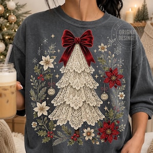 Pu&ograve; includere: Una felpa girocollo grigio antracite con una grafica centrale di un albero di Natale realizzato in pizzo color crema, sormontato da un grande fiocco in velluto rosso. Il design &egrave; circondato da stelle di Natale rosse, agrifoglio e decorazioni.