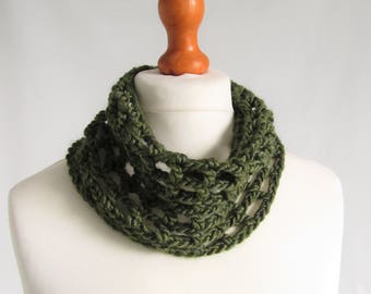 Lace Knit Merino Wool Cowl – Deep Green Neckwarmer