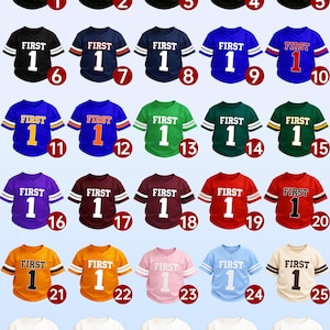 Pu&ograve; includere: Una collezione di trenta maglie a maniche corte in vari colori, ognuna con la scritta FIRST sopra il numero 1 sul petto. Le maglie presentano strisce a contrasto sulle maniche e sono numerate da 1 a 30 per facilitarne l'identificazione.