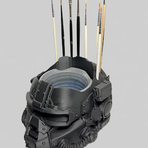 Grimdark Military Survivor Brush Holder & Water Pot – Post‑Apocalyptic Art Station Upgrade