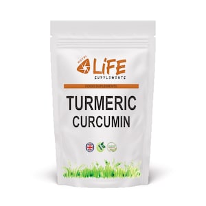 Puede incluir: Bolsa blanca de suplementos alimenticios de cúrcuma curcumina. La bolsa tiene las palabras "Life Supplements" y "Food Supplements". Las palabras "Turmeric Curcumin" están impresas en letras grandes y en negrita. La bolsa tiene un logotipo verde y azul.