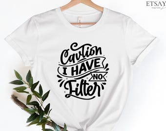 Camiseta con frase "Precaución, no tengo filtro", divertida y con gráfico sarcástico.