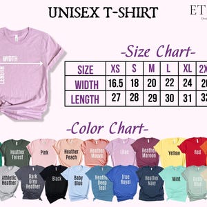 Puede incluir: Una camiseta unisex de color lila claro con una tabla de tallas que muestra las medidas de ancho y largo en cent&iacute;metros. Una carta de colores muestra varios colores de camisetas, incluyendo verde, rosa y amarillo.