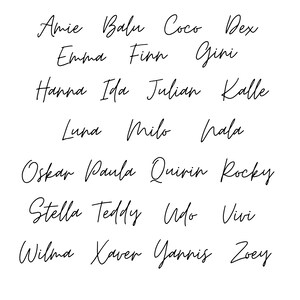 Beispiele personalisierter Hundenamen in geschwungener Schrift für das Hunde-Namensschild, darunter Milo, Luna und Rocky.