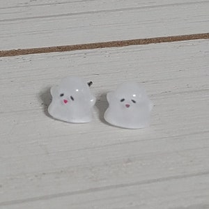 Tiny Ghost Earrings, Halloween Ghost Earrings, Cute Ghost Earrings, Halloween Ghost Stud Earrings, Ghost Studs, Halloween Studs for Women