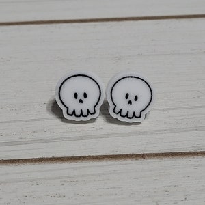 Kawaii Skull Earrings, Skull Candy Stud Earrings, Skull Studs, Skull Candy Earrings, Halloween Earrings, Engraved Halloween Studs