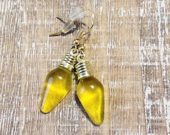 Light Yellow Christmas Light Bulb Earrings (flat on back)