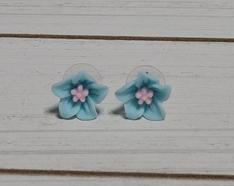 Light Blue Flower Stud Earrings, Blue Flower Post Earrings, Blue Flower Earrings, Blue Flower Studs, Flower Earrings Blue, Flower Studs Blue