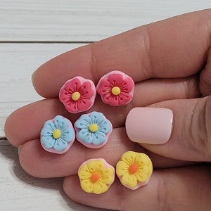 Flower Stud Earrings, Flower Post Earrings, Flower Earrings, Flower Studs, Flower Studs for Girls, Hawaiian Flower Studs, Flower Resin Studs