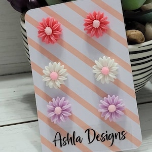 Daisy Studs, Daisy Flower Studs, Daisy Stud Earrings, Medium Flower Earrings, Flower Stud Earrings, Stud Pack - 11mm Hypoallergenic