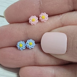 Tiny Flower Studs, Mini Flower Studs, Daisy Stud Earrings, Small Flower Earrings, Tiny Flower Stud Earrings - 5mm Hypoallergenic