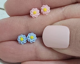 Tiny Flower Studs, Mini Flower Studs, Daisy Stud Earrings, Small Flower Earrings, Tiny Flower Stud Earrings - 5mm Hypoallergenic