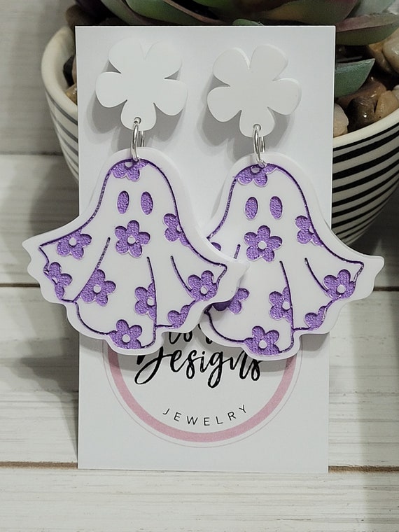 Daisy Ghost Earrings, Boho Ghost Earrings, Groovy Ghost Earrings, Retro Ghost Earrings, Ghost with Daisy Earrings, Ghost Daisy Studs