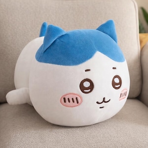 Könnte beinhalten: Ein Set aus drei Keramikbechern mit gesprenkelter, matter Oberfläche. Die Becher sind in Creme-, Hellgrau- und Dunkelgrautönen gehalten. Jeder Becher hat ein schlichtes, minimalistisches Design.